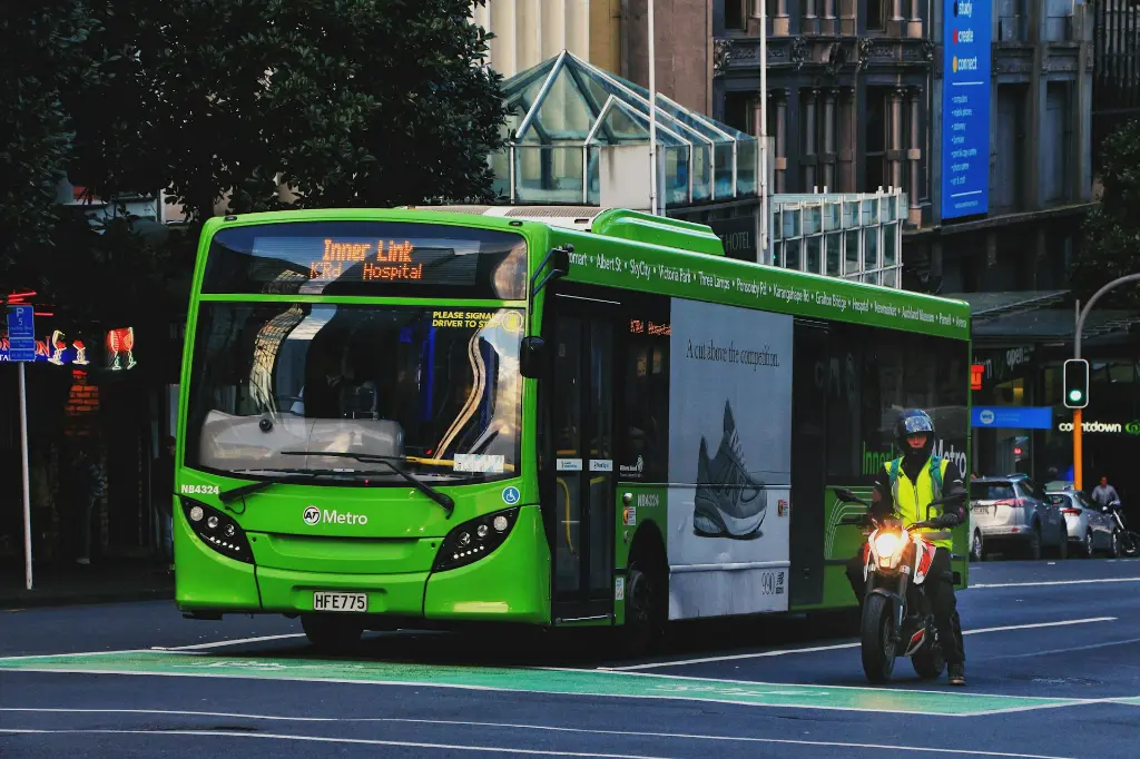unsplash_uk5GIqj5Xt4_bus.jpg.webp