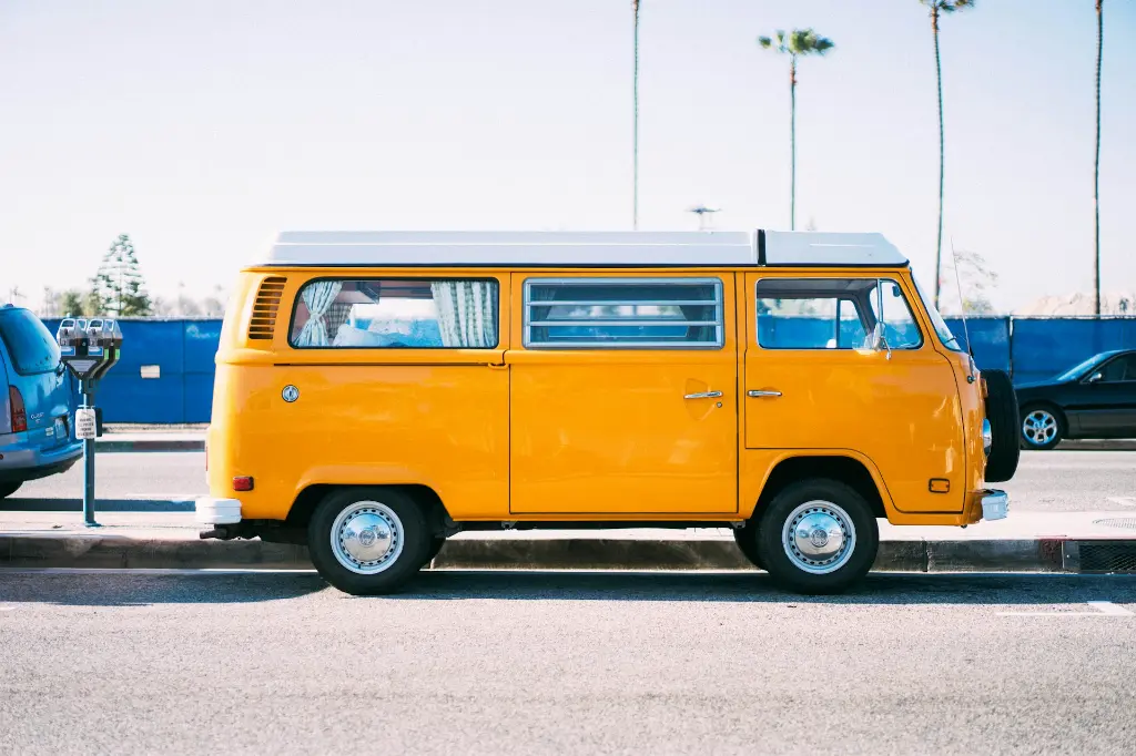 unsplash_w8CcH9Md4vE_bus.jpg.webp