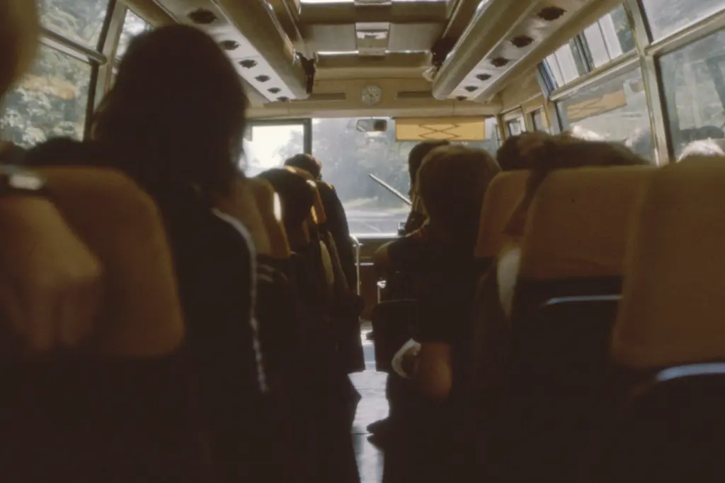 unsplash_AtTfS5BYGU4_bus.jpg.jpg.jpg.jpg.jpg.webp