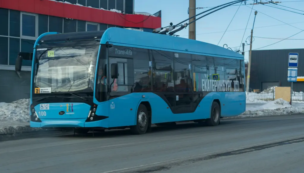 unsplash_Ae5RiF3xPEc_bus.jpg.jpg.jpg.webp